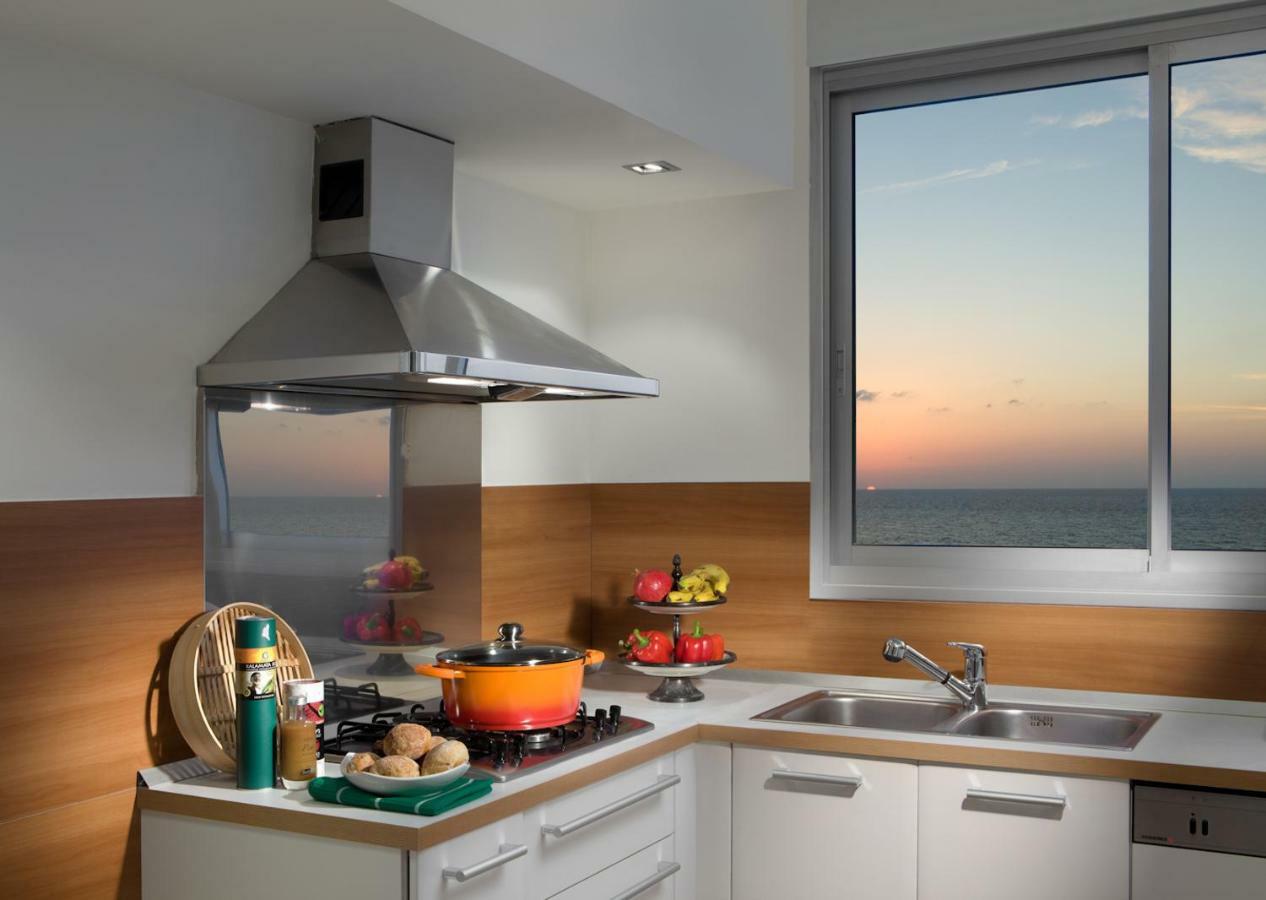 Beach Luxury Apartments And Suites 텔아비브 외부 사진