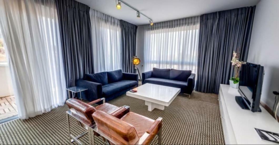 Beach Luxury Apartments And Suites 텔아비브 외부 사진